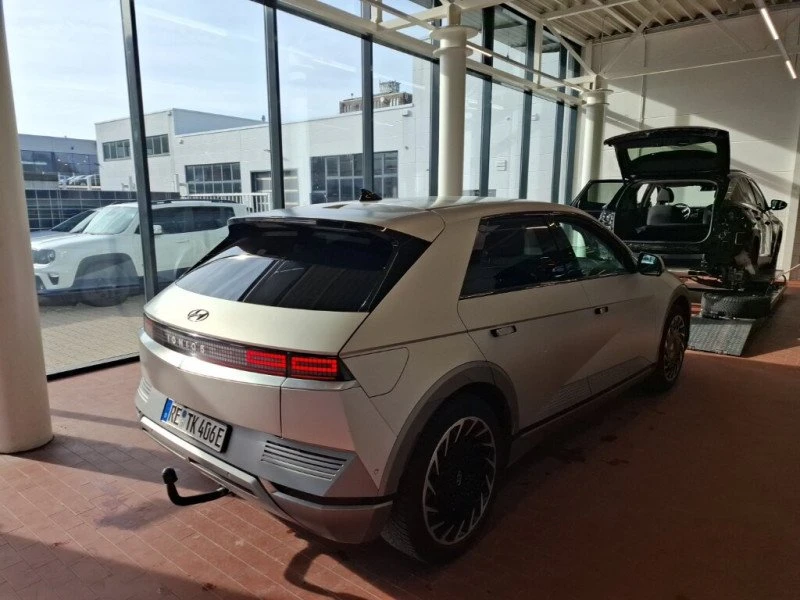 Hyundai Ioniq 5 72.6KWh/UNIQ/ГАРАНЦИЯ/SOH100%/360/HEADUP/22г, снимка 2 - Автомобили и джипове - 53012007