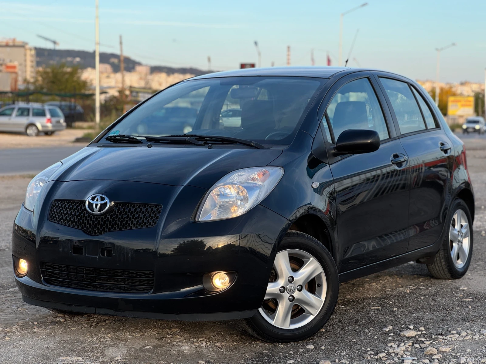 Toyota Yaris * 1.3i* KLIMA*  - изображение 3