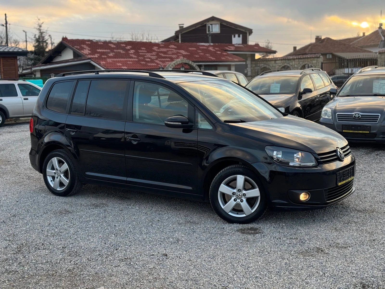 VW Touran 2.0TDI 140кс DSG АВТОМАТИК НАВИ ПОДГРЕВ  - изображение 7