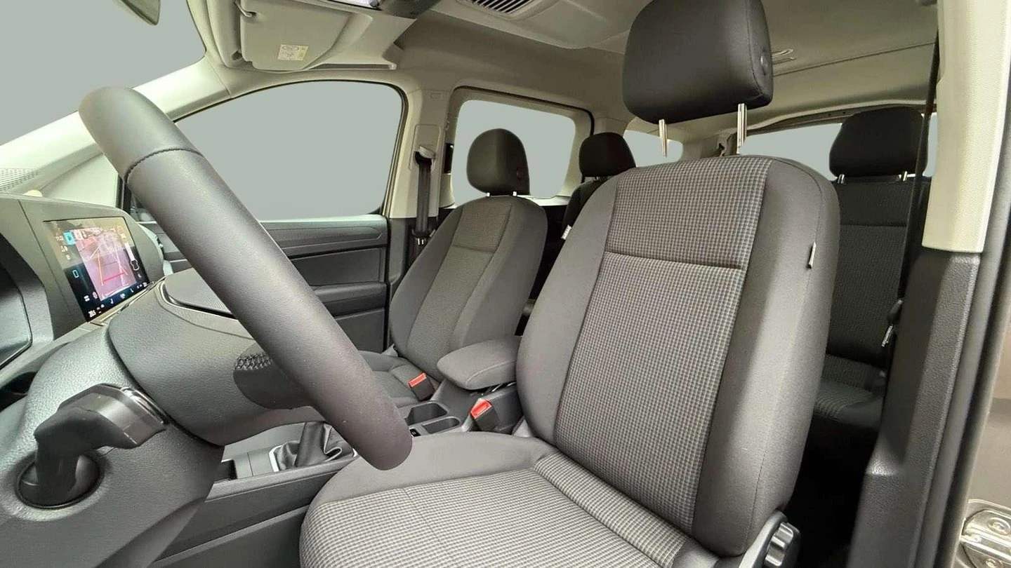 VW Caddy Maxi TDI 7 места - изображение 5