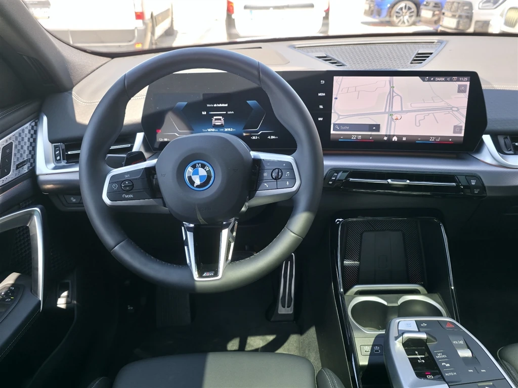 BMW iX2 xDrive30 - изображение 7