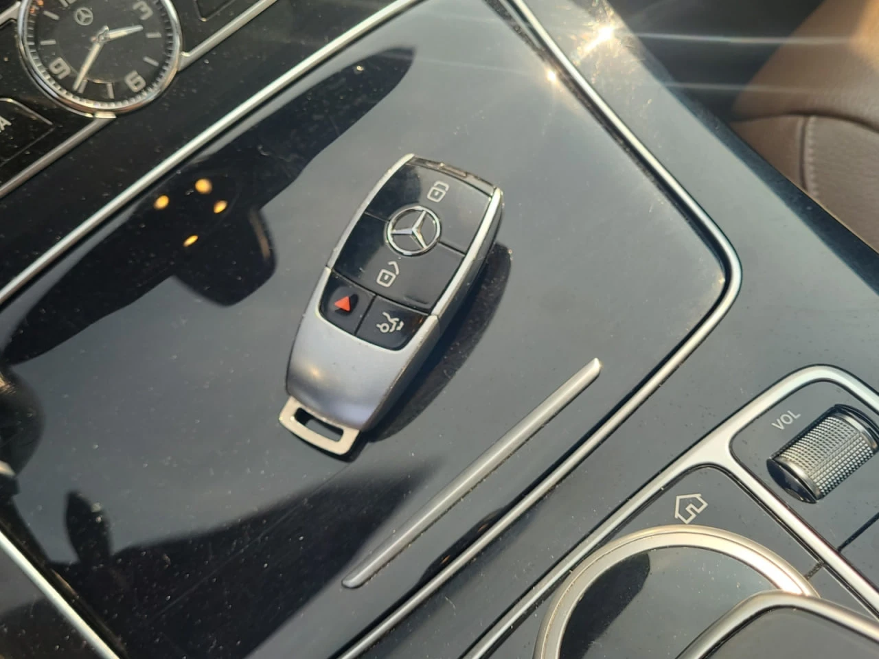 Mercedes-Benz E 400 * CARFAX * АВТО КРЕДИТ * ЦЕНА ДО БГ! - изображение 8
