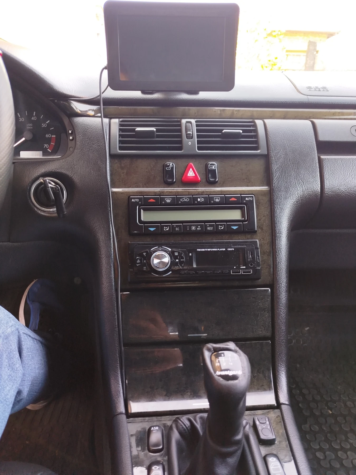 Mercedes-Benz E 200 | Mobile.bg   5