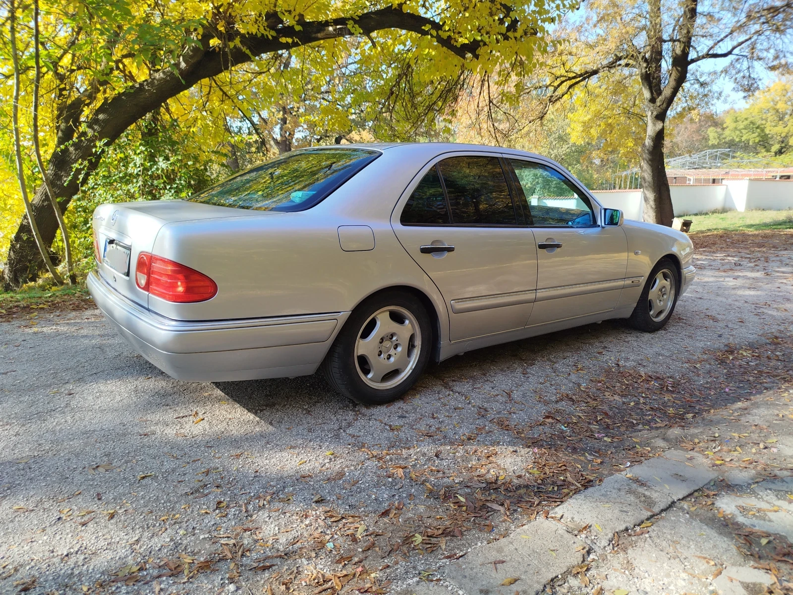 Mercedes-Benz E 200 | Mobile.bg   2