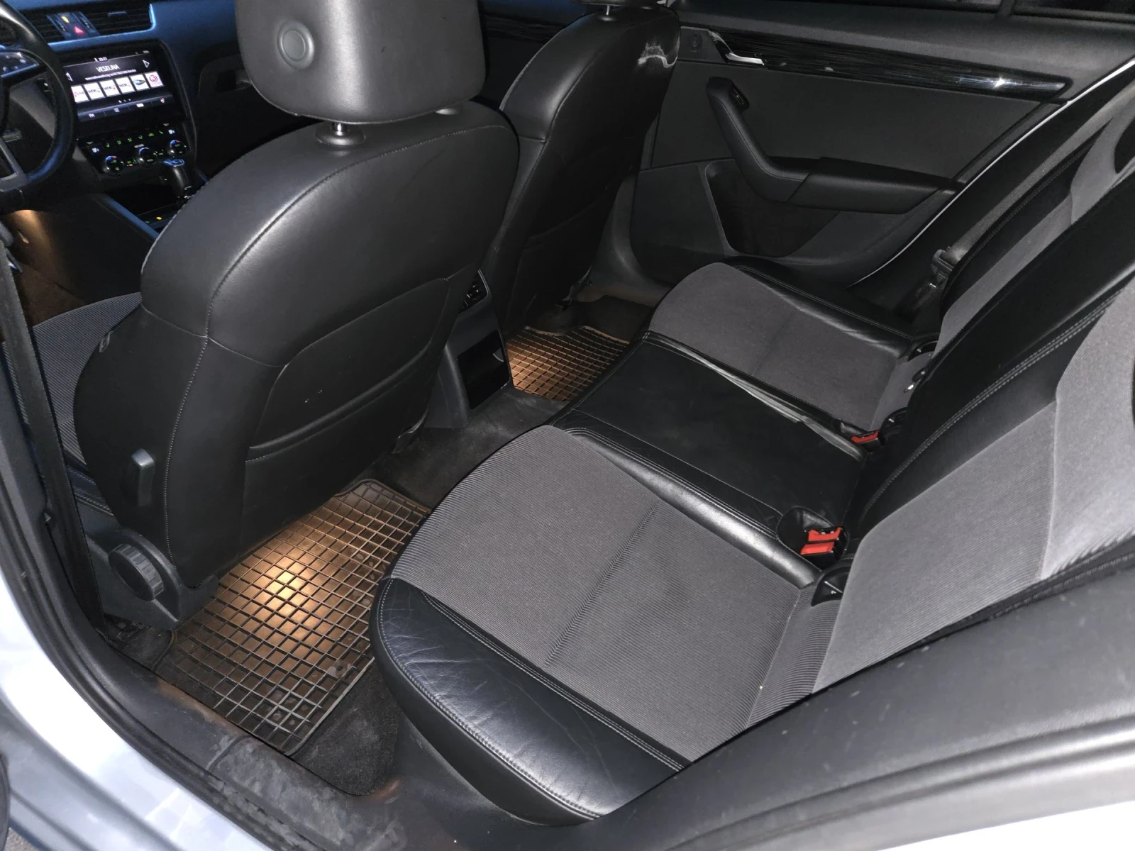 Skoda Octavia, снимка 10 - Автомобили и джипове - 53952056