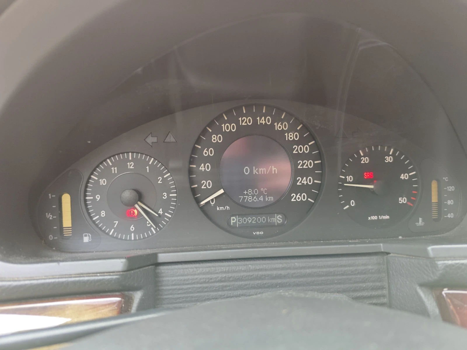 Mercedes-Benz E 270  - изображение 7