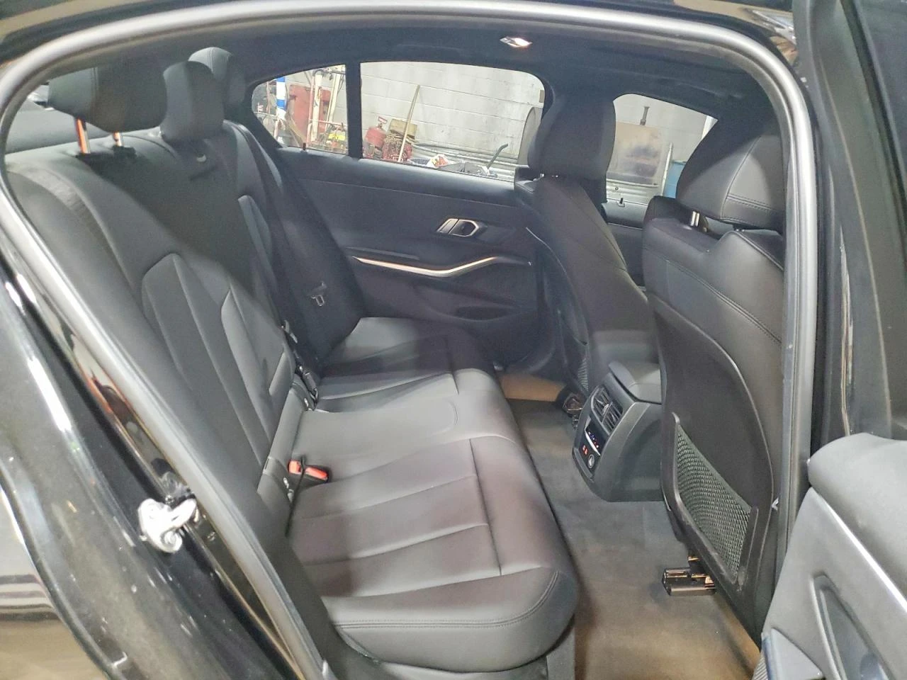 BMW 330 2.0l Xi XDRIVE, снимка 10 - Автомобили и джипове - 54360541