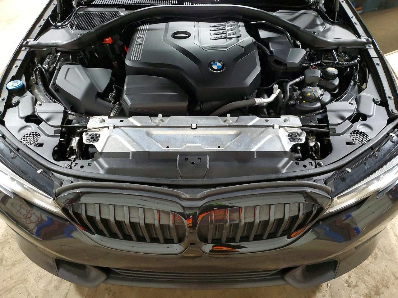 BMW 330 2.0l Xi XDRIVE, снимка 11 - Автомобили и джипове - 54360541