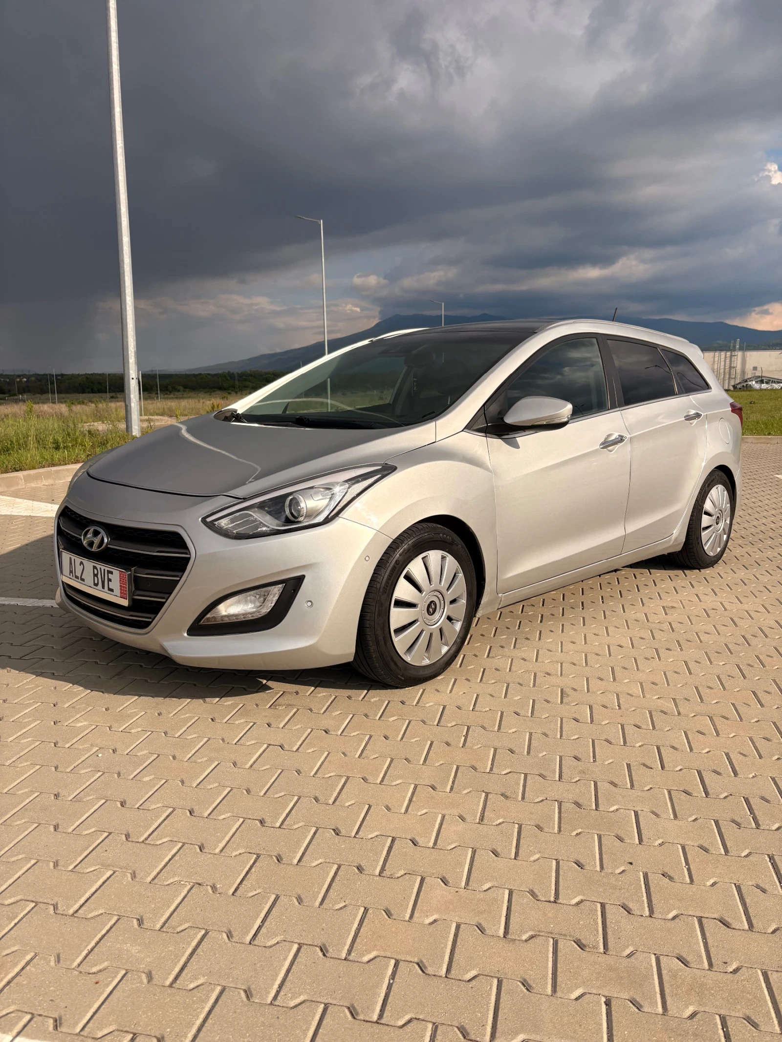 Hyundai I30 Premium, снимка 2 - Автомобили и джипове - 54649879