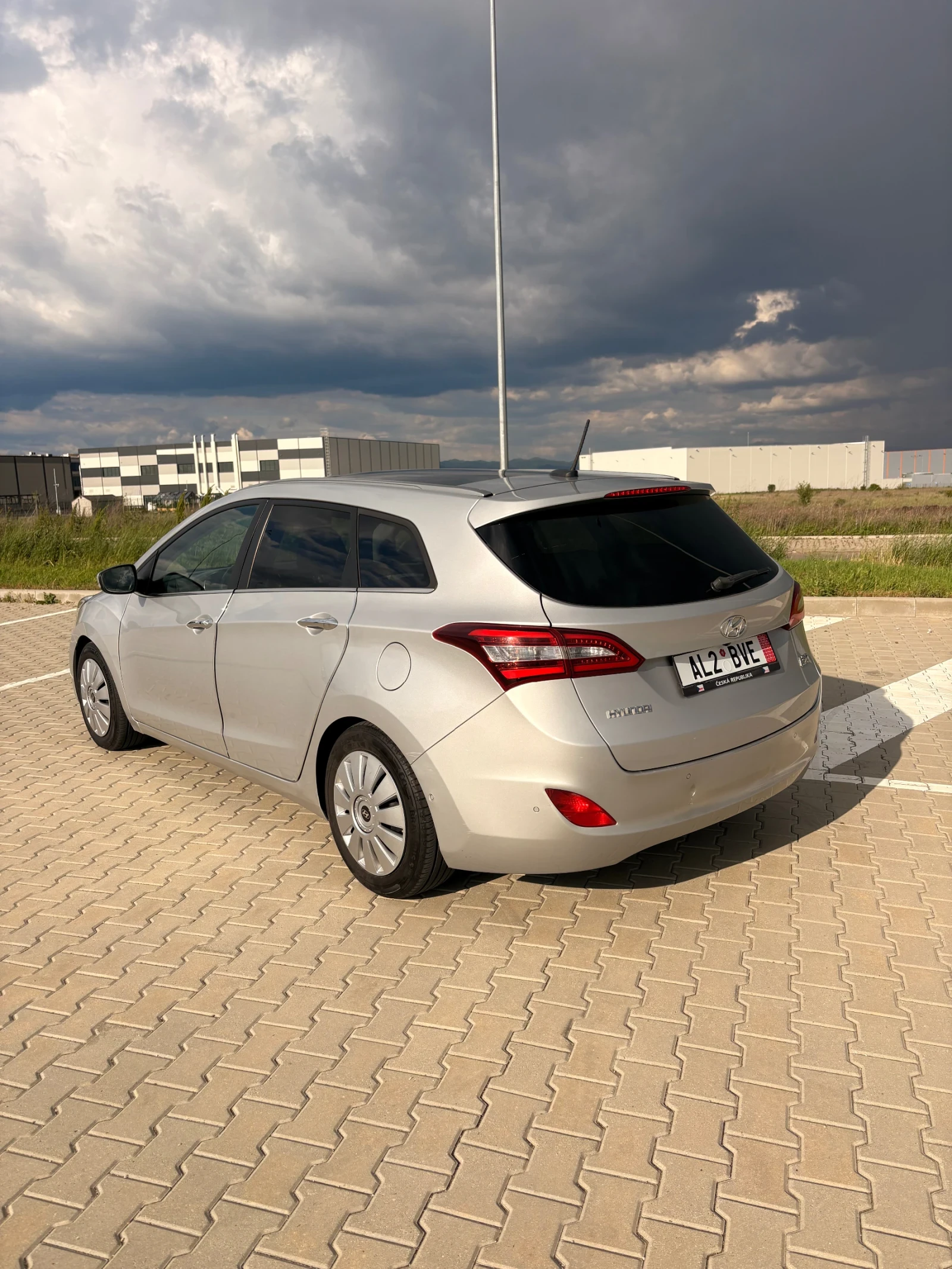 Hyundai I30 Premium, снимка 4 - Автомобили и джипове - 54649879