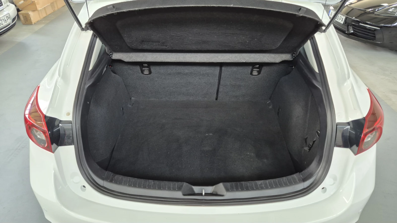 Mazda 3 - 53 726км!, снимка 12 - Автомобили и джипове - 54821969