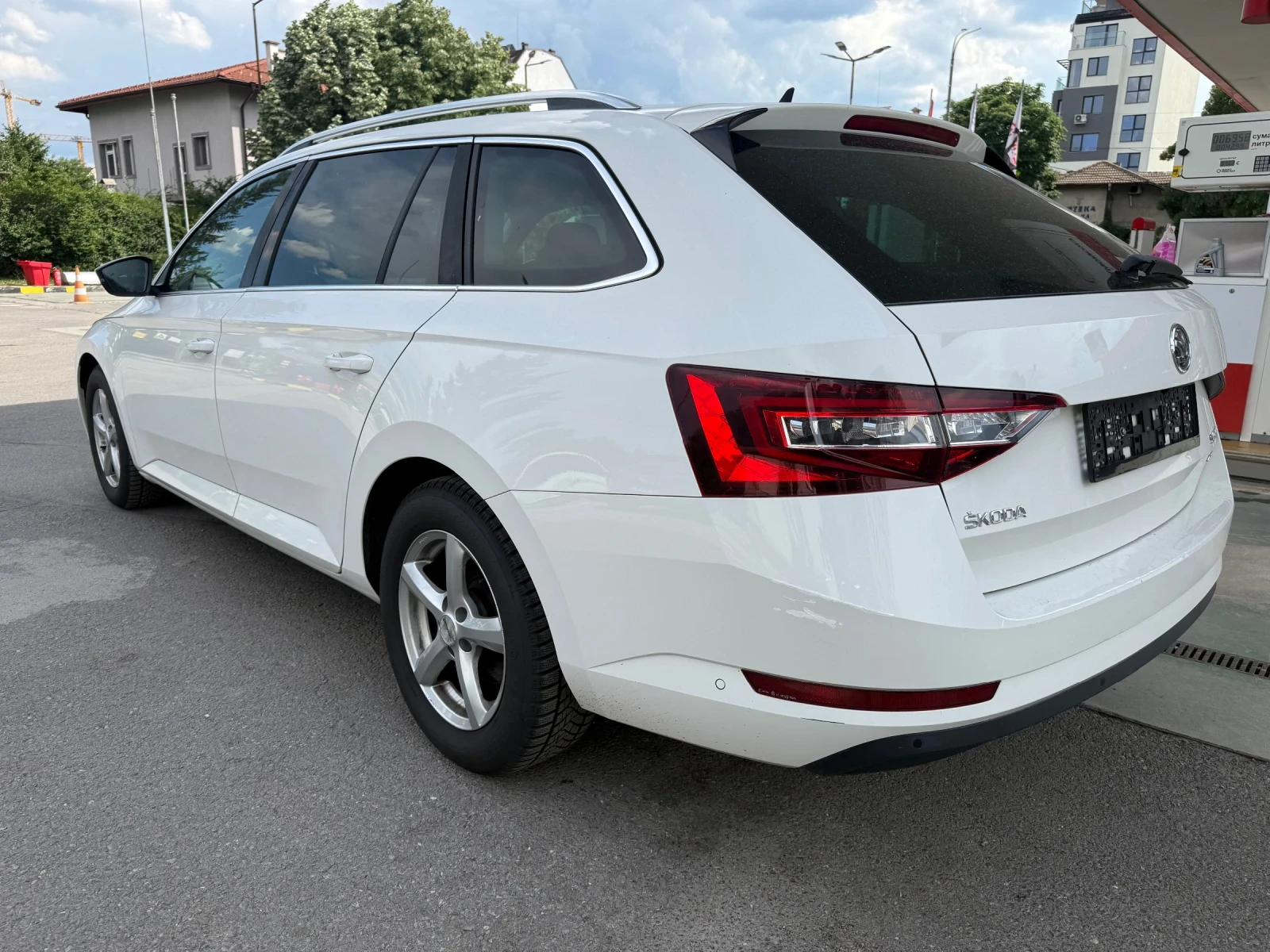 Skoda Superb 2.0TDI/4x4 /FULL, снимка 4 - Автомобили и джипове - 54857685