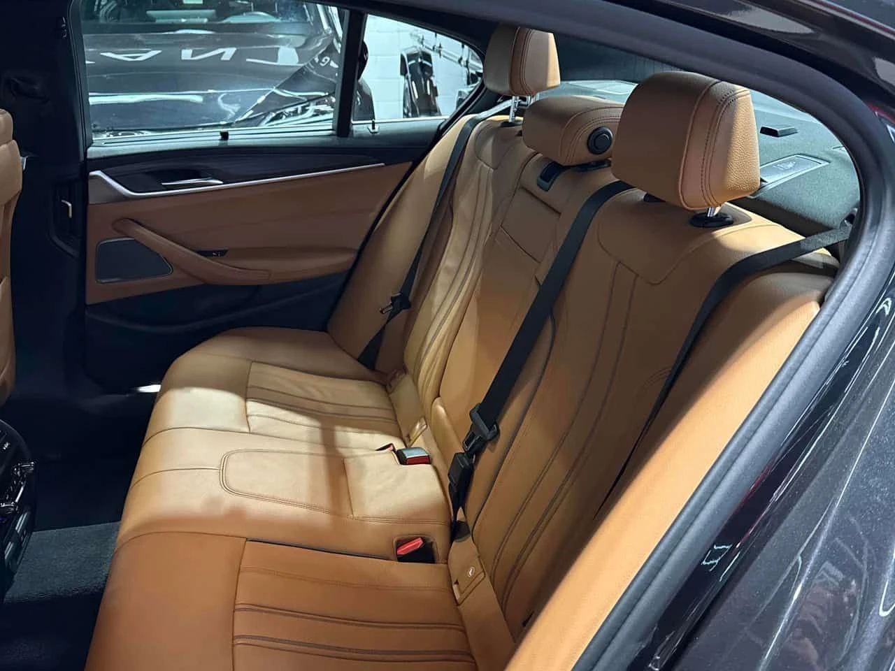 BMW 540 i xDrive/360/HARMAN KARDON/HUD, снимка 13 - Автомобили и джипове - 54861938