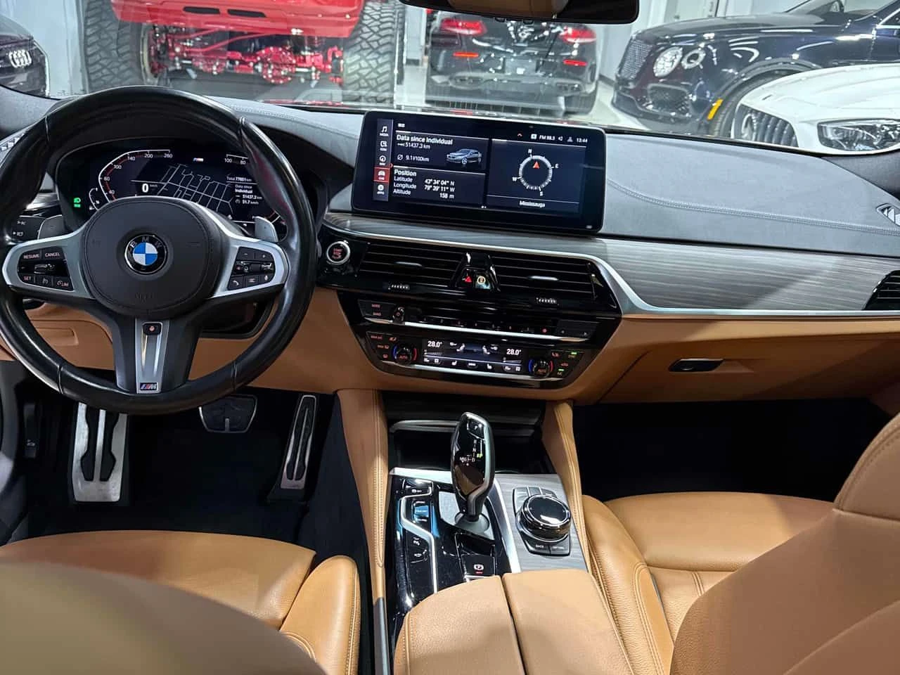 BMW 540 i xDrive/360/HARMAN KARDON/HUD, снимка 11 - Автомобили и джипове - 54861938