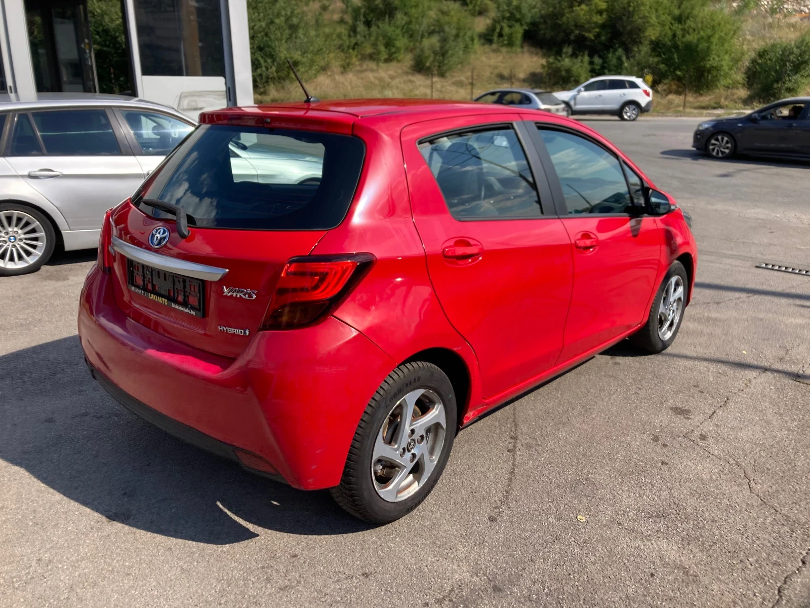 Toyota Yaris 1.5 Hibrid Euro-6B Avtomatik, снимка 4 - Автомобили и джипове - 55588298