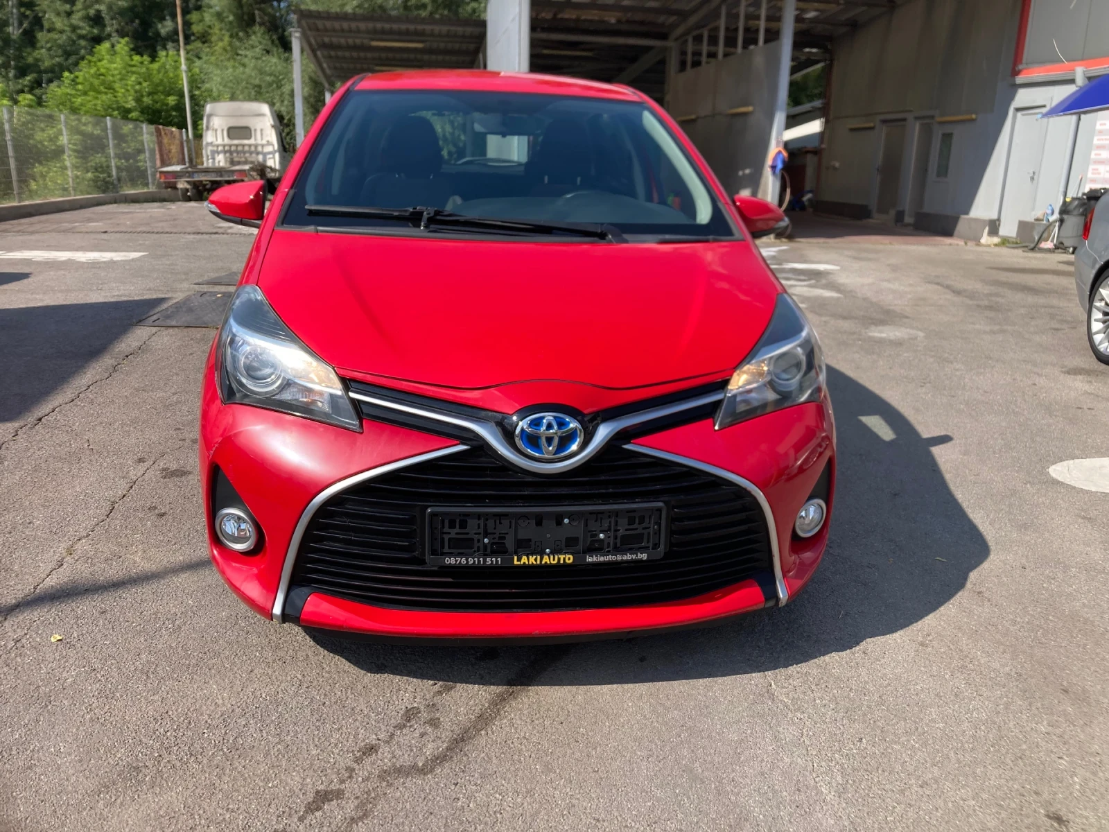 Toyota Yaris 1.5 Hibrid Euro-6B Avtomatik, снимка 2 - Автомобили и джипове - 55588298