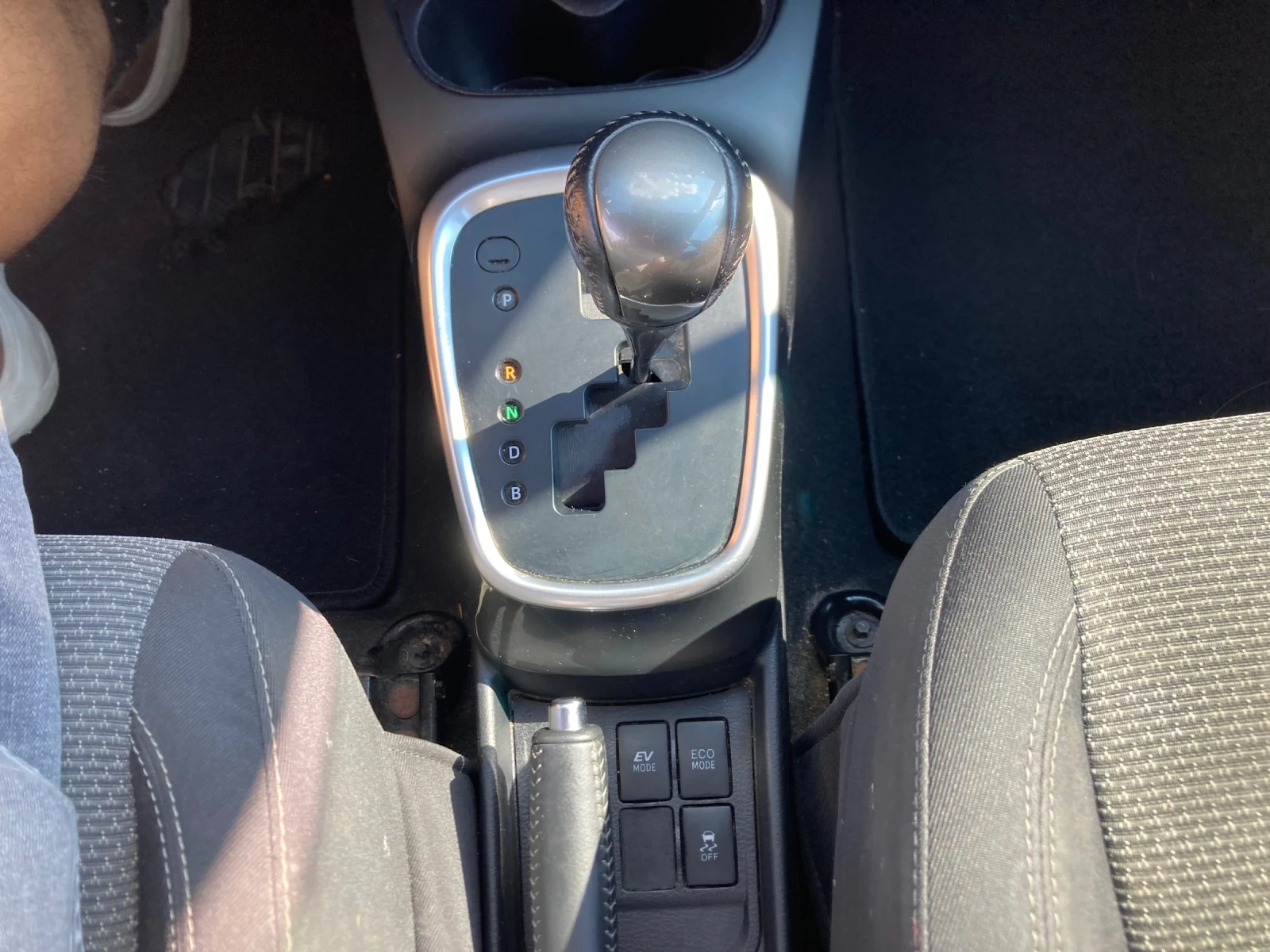 Toyota Yaris 1.5 Hibrid Euro-6B Avtomatik, снимка 12 - Автомобили и джипове - 55588298