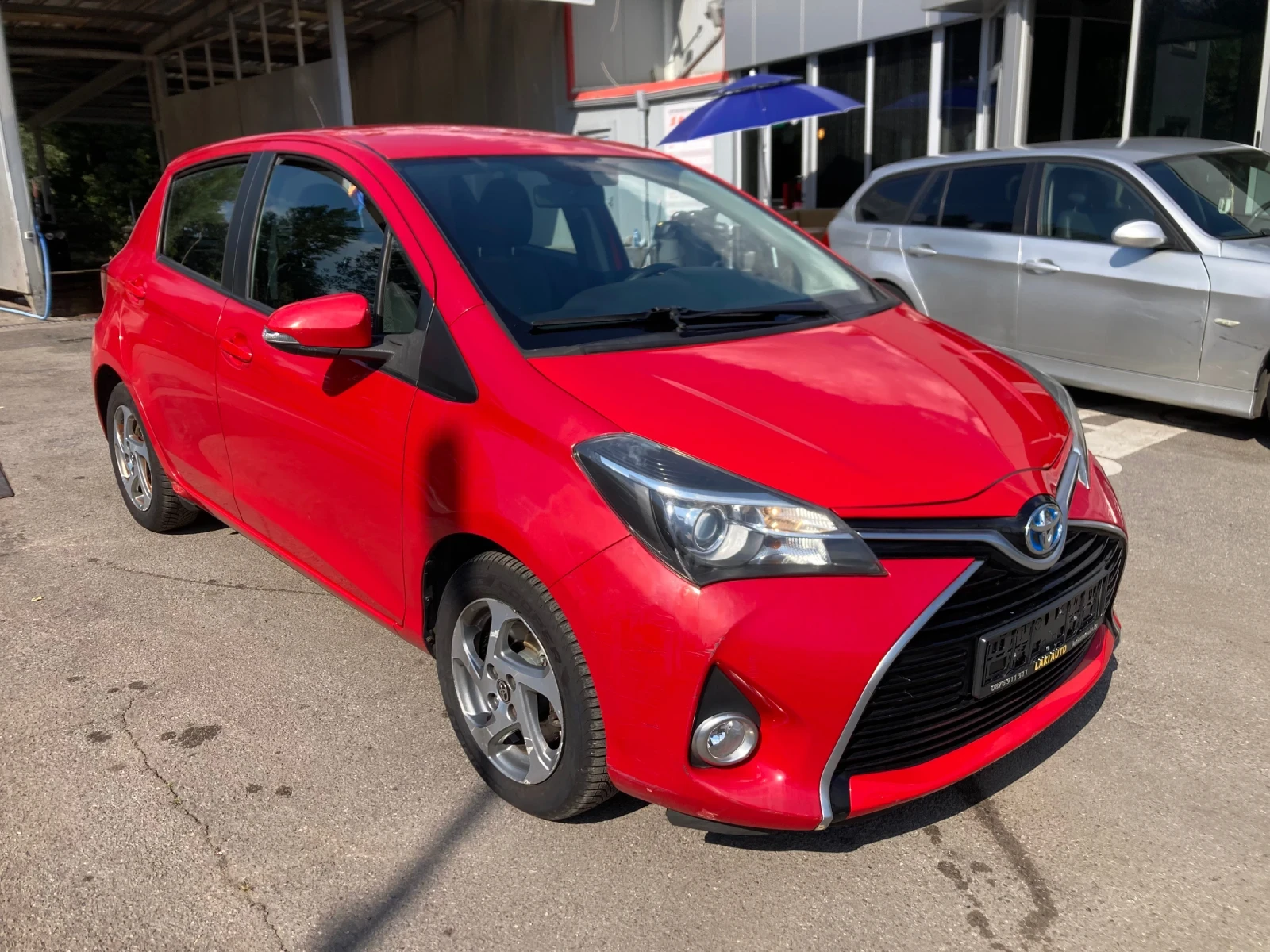 Toyota Yaris 1.5 Hibrid Euro-6B Avtomatik, снимка 3 - Автомобили и джипове - 55588298