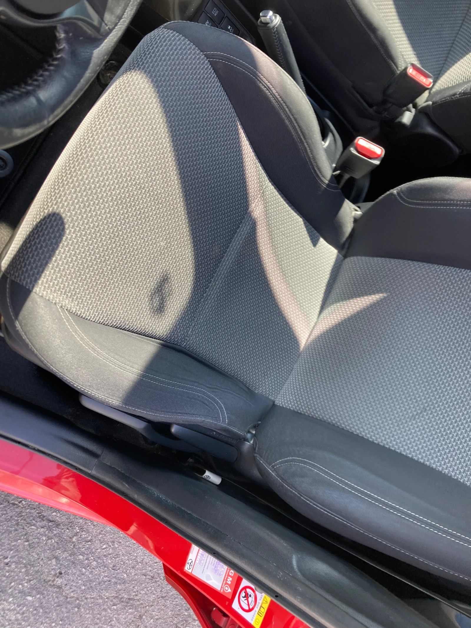 Toyota Yaris 1.5 Hibrid Euro-6B Avtomatik, снимка 7 - Автомобили и джипове - 55588298
