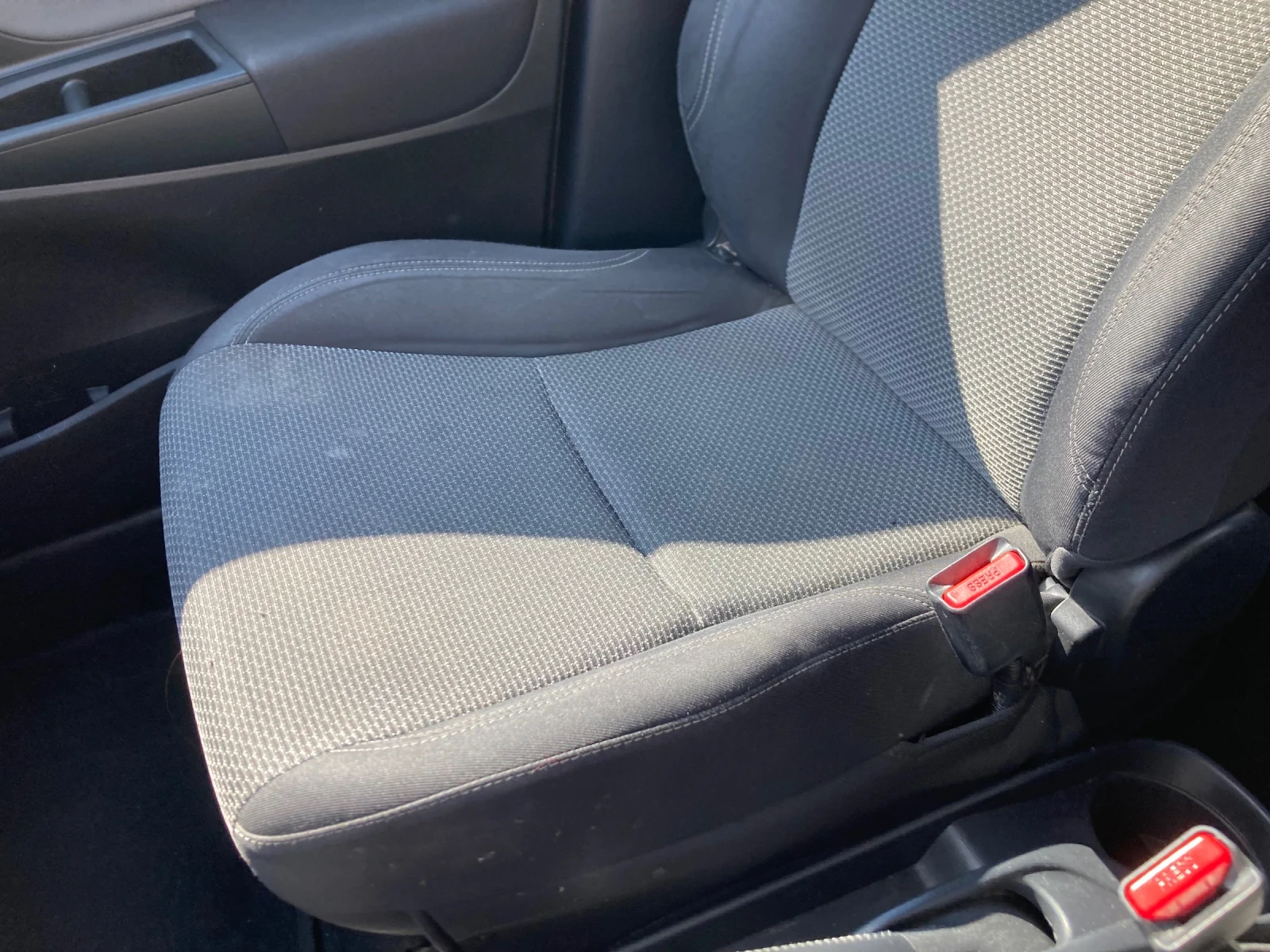 Toyota Yaris 1.5 Hibrid Euro-6B Avtomatik, снимка 13 - Автомобили и джипове - 55588298