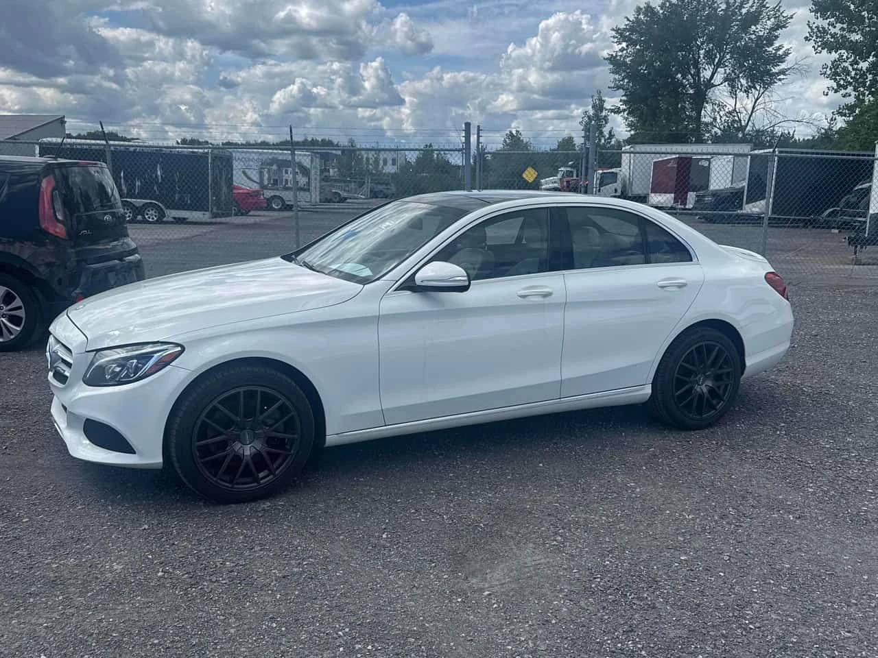 Mercedes-Benz C 300 * CARFAX * БЕЗ ПЪРВОНАЧАЛНА ВНОСКА, снимка 2 - Автомобили и джипове - 55712249