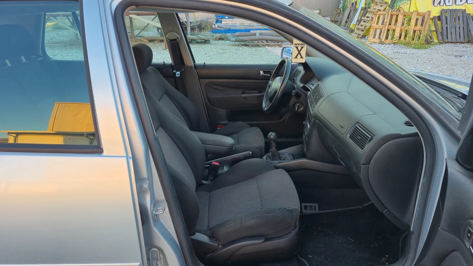VW Golf 1.9 TDI/116* * * , снимка 10 - Автомобили и джипове - 56103235