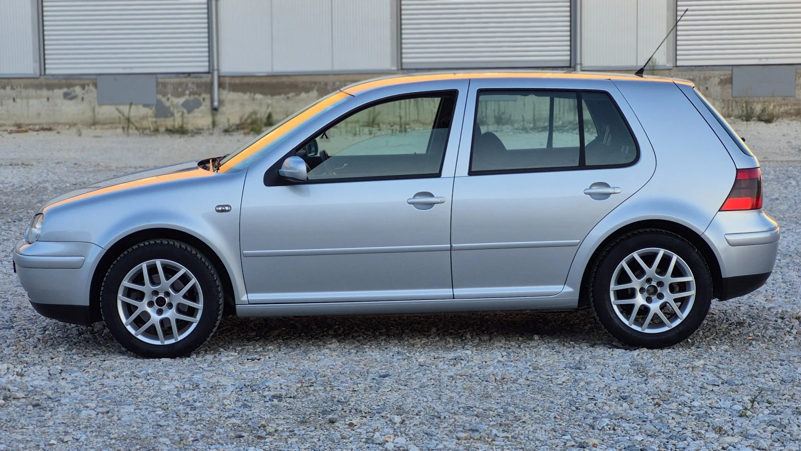 VW Golf 1.9 TDI/116* * * , снимка 7 - Автомобили и джипове - 56103235