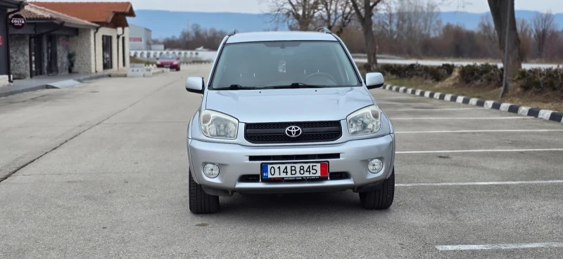 Toyota Rav4 Facelift 4x4 klimatronik, снимка 2 - Автомобили и джипове - 49116259