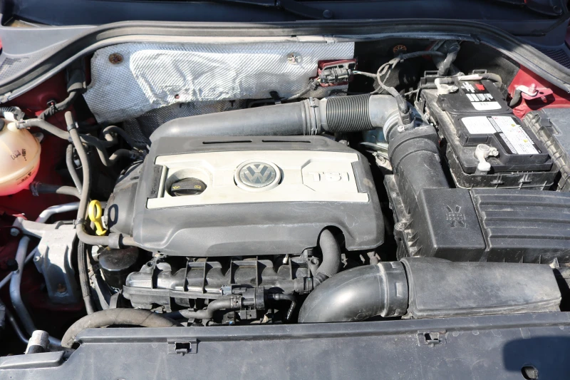VW Tiguan 2.0 TFSI 4x4, снимка 15 - Автомобили и джипове - 52216695
