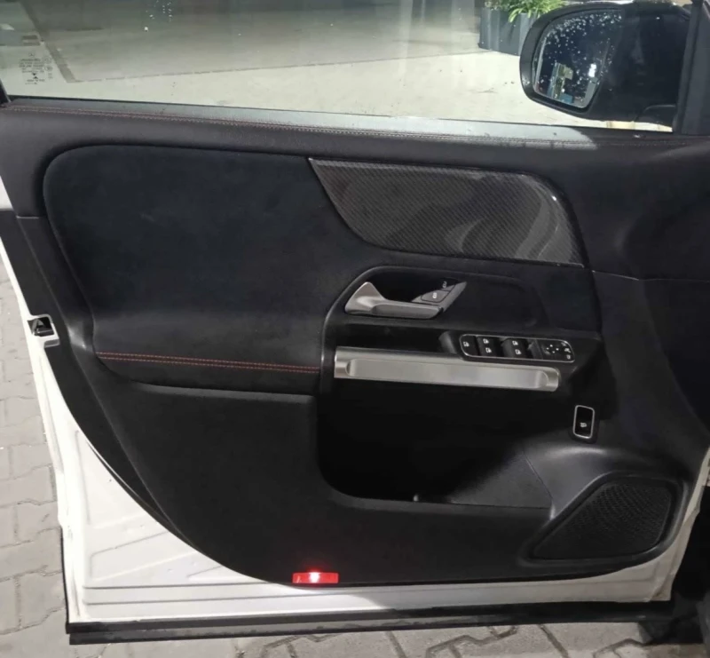 Mercedes-Benz GLB 180, снимка 8 - Автомобили и джипове - 53262925