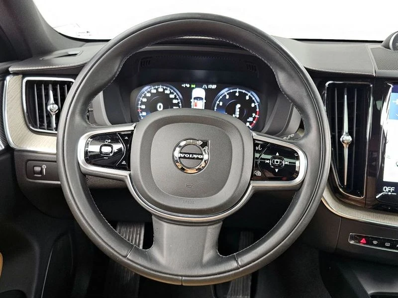 Volvo XC60 T6 Inscription| 320к.с.| ВКЛ.ТЕХНОТЕСТ, снимка 13 - Автомобили и джипове - 55170812