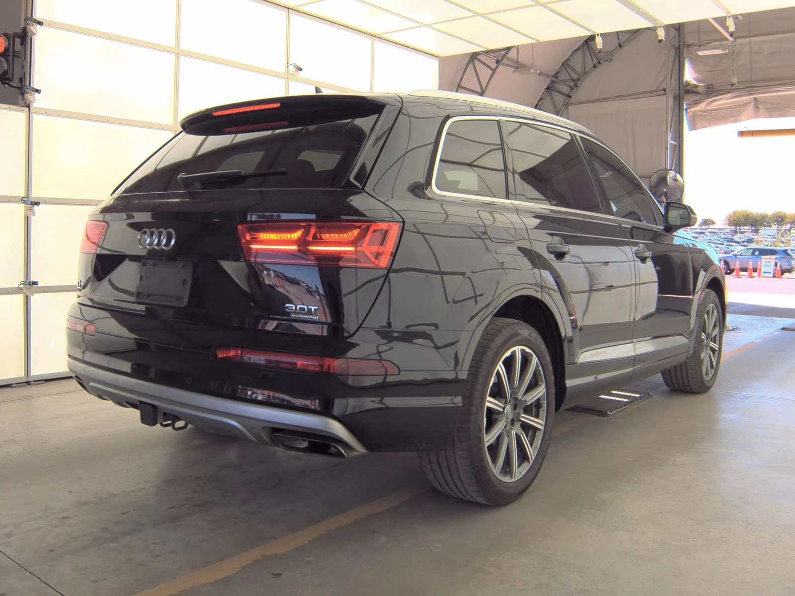 Audi Q7 Premium Plus* Matrix* Обдух* 360* Дистроник* Пано* - изображение 4