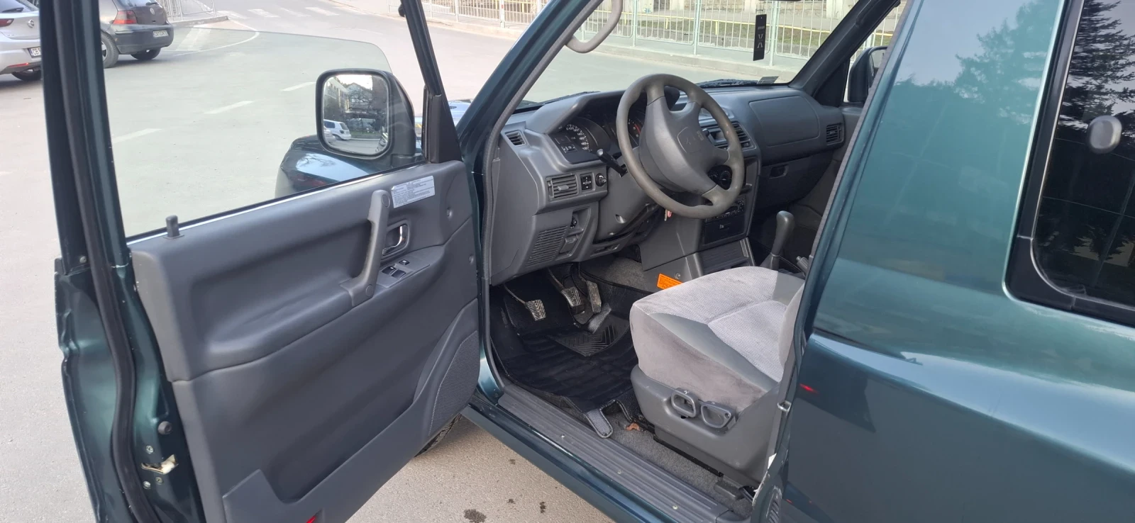 Mitsubishi Pajero 2.5 4x4 2004г, снимка 7 - Автомобили и джипове - 53774605