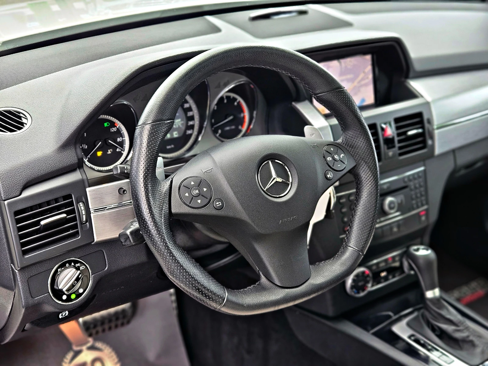 Mercedes-Benz GLK 320CDI/EDITION 1/AMG/DESIGNO/PANORAMA/ПОДГРЕВ/LI, снимка 11 - Автомобили и джипове - 53907672