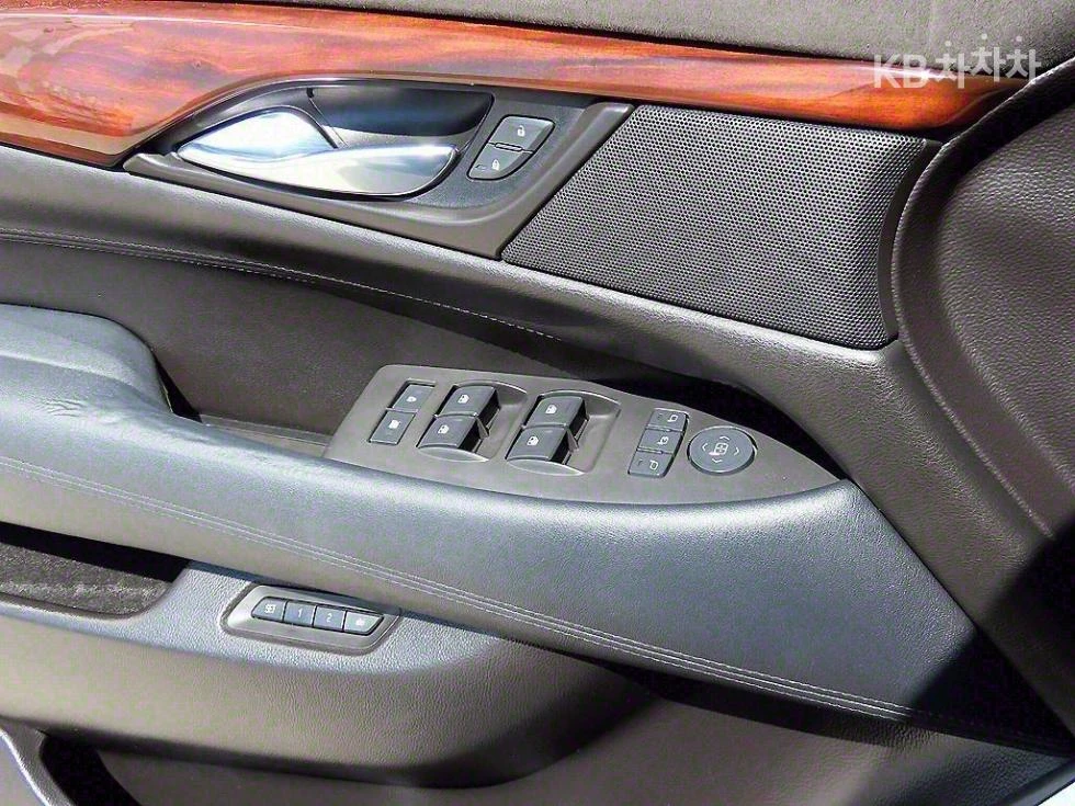 Cadillac Escalade 6.2 PREMIUM LUXURY FIRTS CLASS FULL, снимка 11 - Автомобили и джипове - 55693047