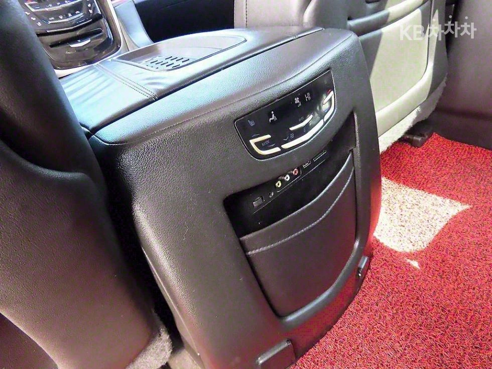 Cadillac Escalade 6.2 PREMIUM LUXURY FIRTS CLASS FULL, снимка 14 - Автомобили и джипове - 55693047