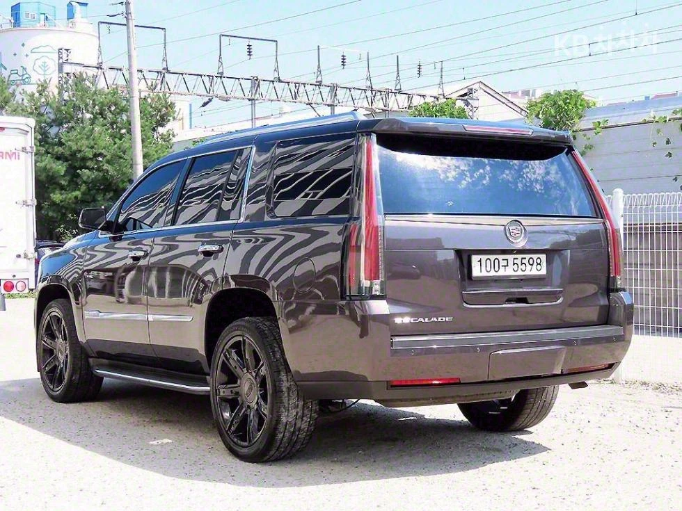 Cadillac Escalade 6.2 PREMIUM LUXURY FIRTS CLASS FULL, снимка 2 - Автомобили и джипове - 55693047