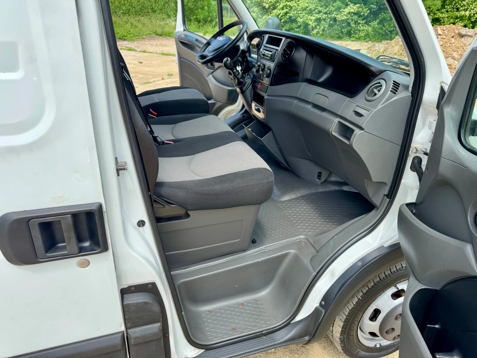 Iveco Daily 197км* MAXI XXL 4.70* КЛИМА * СЕРВИЗНА ИСТОРИЯ, снимка 13 - Бусове и автобуси - 54834287