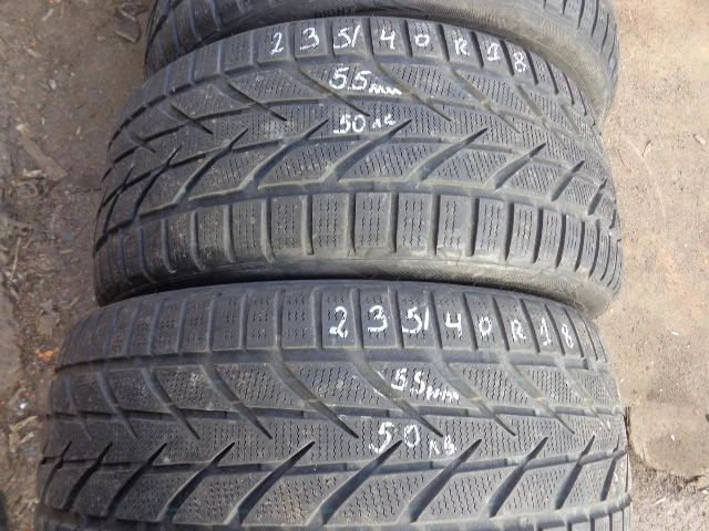 Гуми Зимни 235/40R18, снимка 4 - Гуми и джанти - 16826962