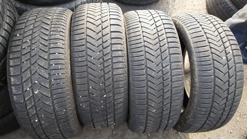 Гуми Зимни 215/50R17, снимка 1 - Гуми и джанти - 27723683