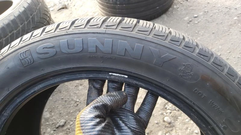 Гуми Зимни 215/50R17, снимка 8 - Гуми и джанти - 27723683