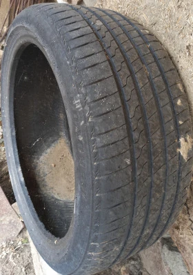 Гуми Летни 225/40R18, снимка 1 - Гуми и джанти - 47426160