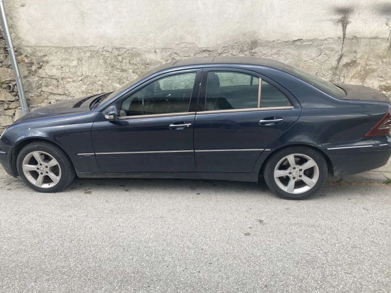 Mercedes-Benz C 220, снимка 2 - Автомобили и джипове - 48354312