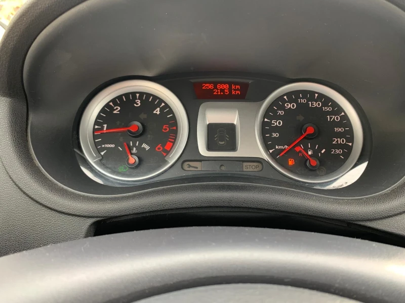Renault Clio 1.5 DCI 50kW Климатик, снимка 10 - Автомобили и джипове - 50477009