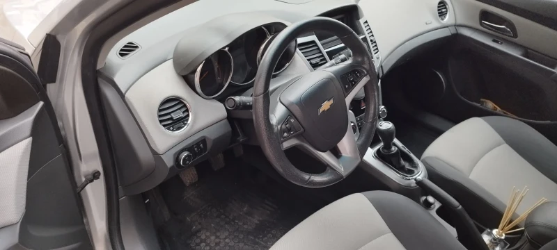 Chevrolet Cruze, снимка 4 - Автомобили и джипове - 53532341