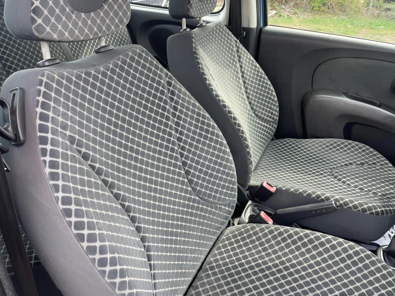 Nissan Micra 1.2i-80-ITALIA - изображение 6