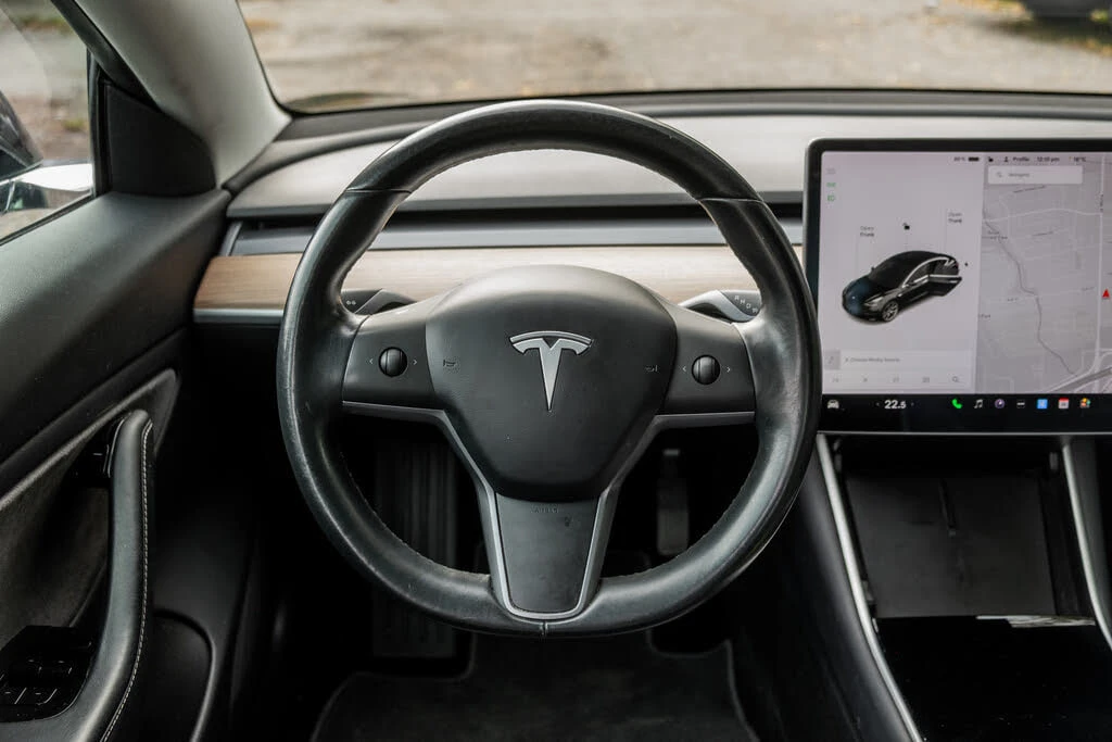 Tesla Model 3 * АВТО КРЕДИТ* ЦЕНА ДО БГ * Сервизна история *  - изображение 10