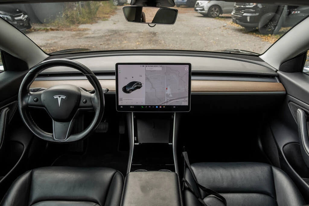 Tesla Model 3 * АВТО КРЕДИТ* ЦЕНА ДО БГ * Сервизна история *  - изображение 9