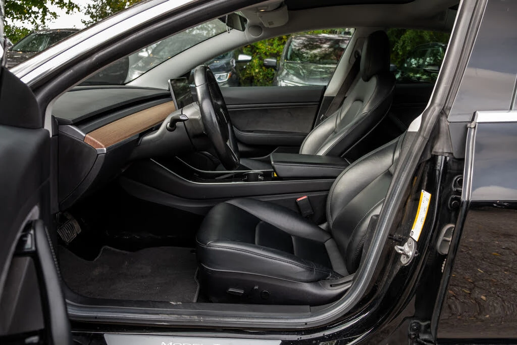 Tesla Model 3 * АВТО КРЕДИТ* ЦЕНА ДО БГ * Сервизна история *  - изображение 6