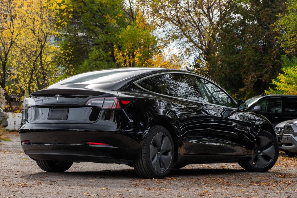 Tesla Model 3 * АВТО КРЕДИТ* ЦЕНА ДО БГ * Сервизна история *  - изображение 2